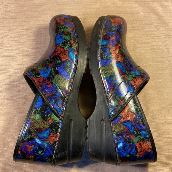 Sanita flower motif clogs in GUC - Picture 13 of 16